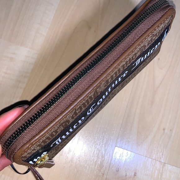 JUICY COUTURE GOTHIC STATUS Our Zips Large Wallet - Picture 4 of 6
